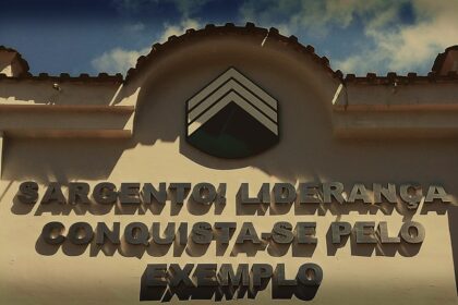 Portão das Armas da ESA - Sargento liderança conquista-se pelo exemplo